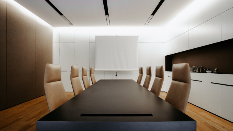 Ideale Größe für 8 Personen im Werk 8